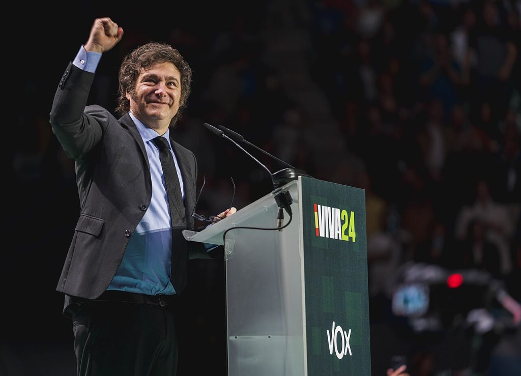 Milei revine la Madrid și îl atacă din nou pe Pedro Sánchez într-un discurs la forum economic