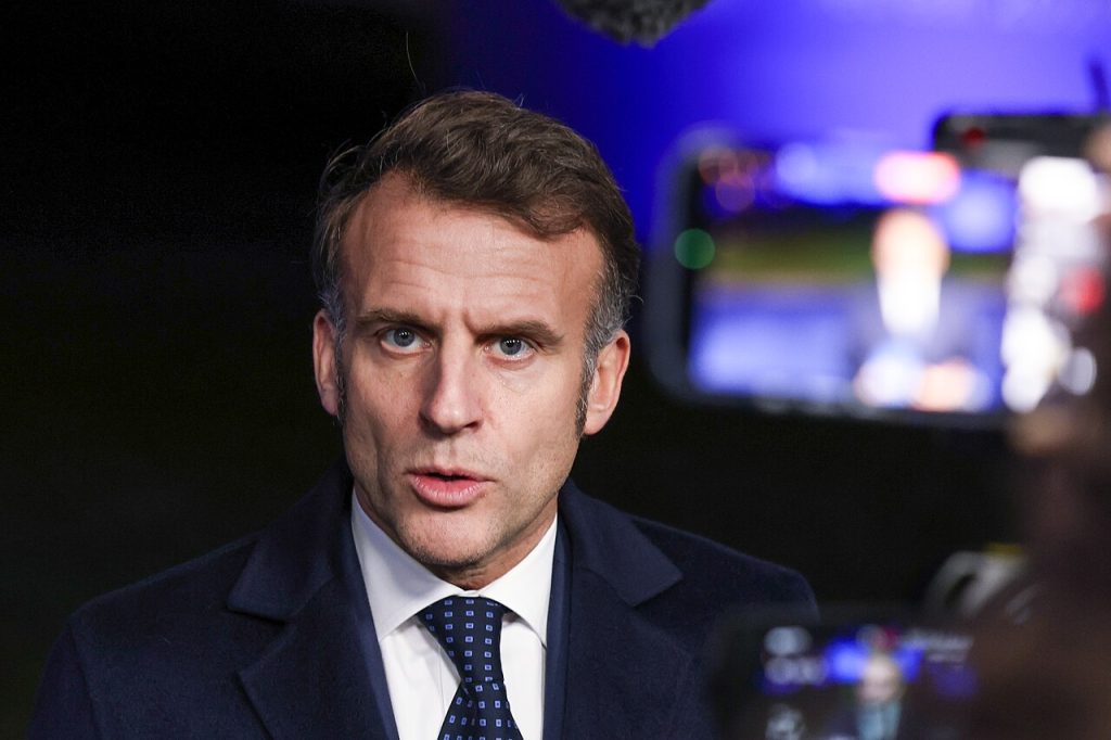 Macron a sosit la Damasc, prima vizită a unui lider vest-european după 2024