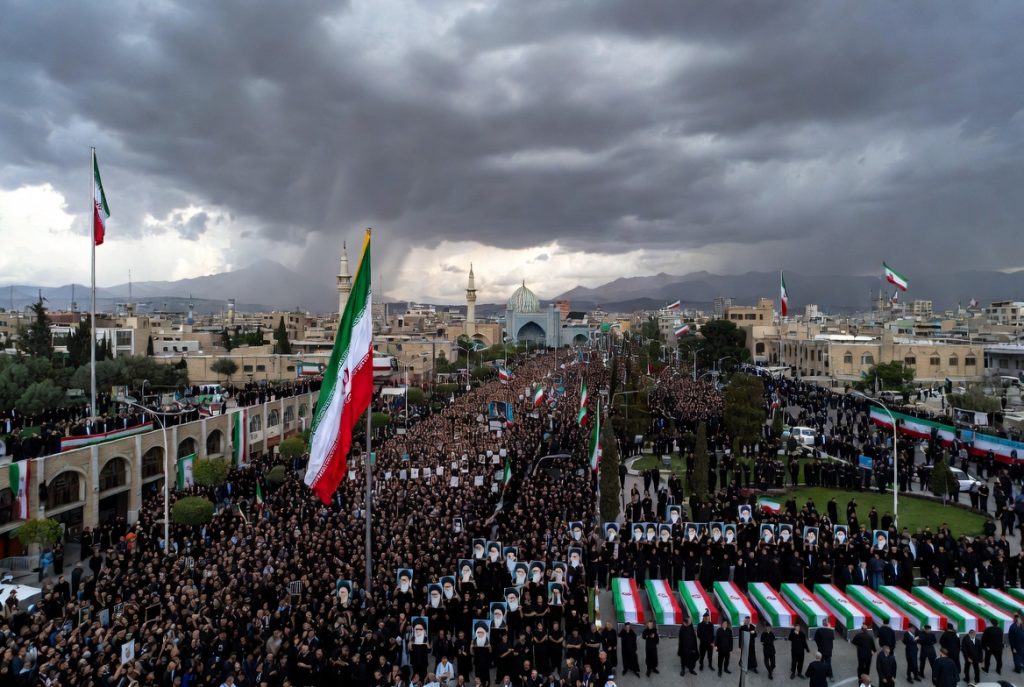 Funeraliile lui Khamenei devin testul de putere al Iranului: mulțimi, ură și un succesor absent