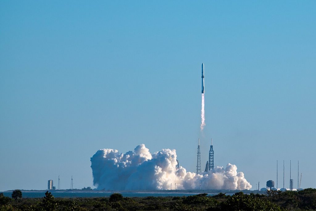 Bezos: SUA trebuie să „bată China pe Lună”; Blue Origin pregătește zbor New Glenn în decembrie